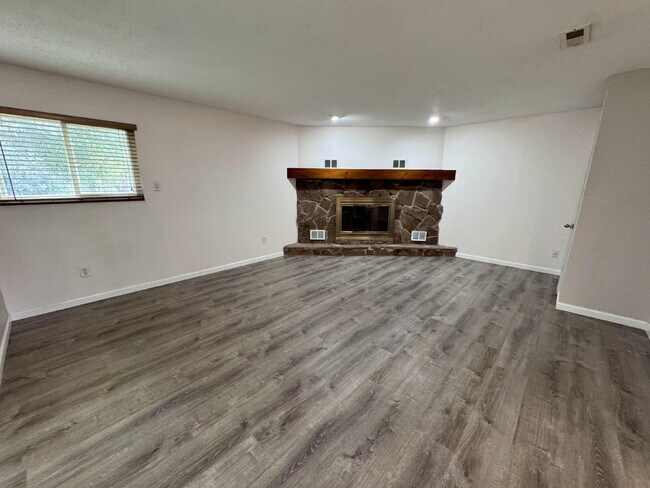 Building Photo - 3031 S Flamingo Way