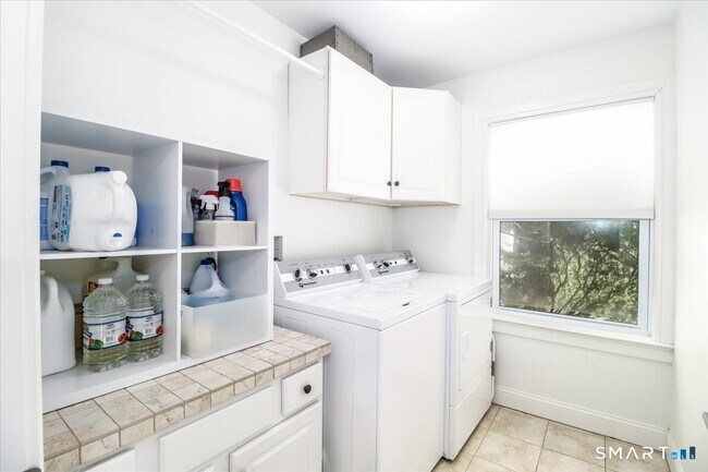 Building Photo - 58 Davenport Dr