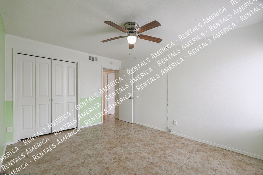 Building Photo - 6058 W Golden Ln