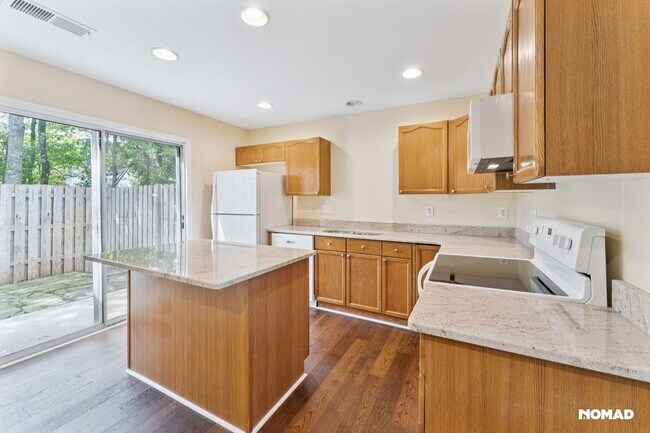 Building Photo - Charming 2BR House in Charlotte