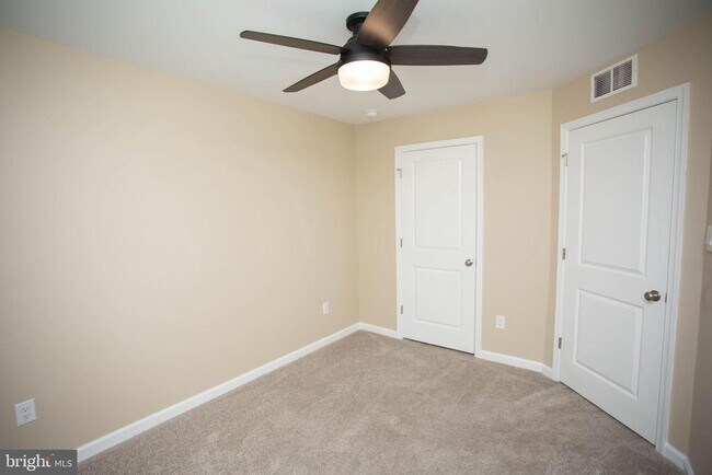 Building Photo - 239 Macoun Way