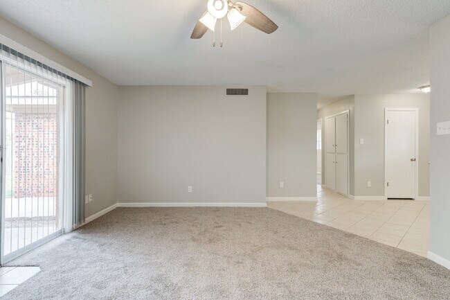 Building Photo - Wonderful 3/2/1 in Central Lubbock!