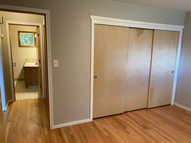 Building Photo - r115/119vDuplex