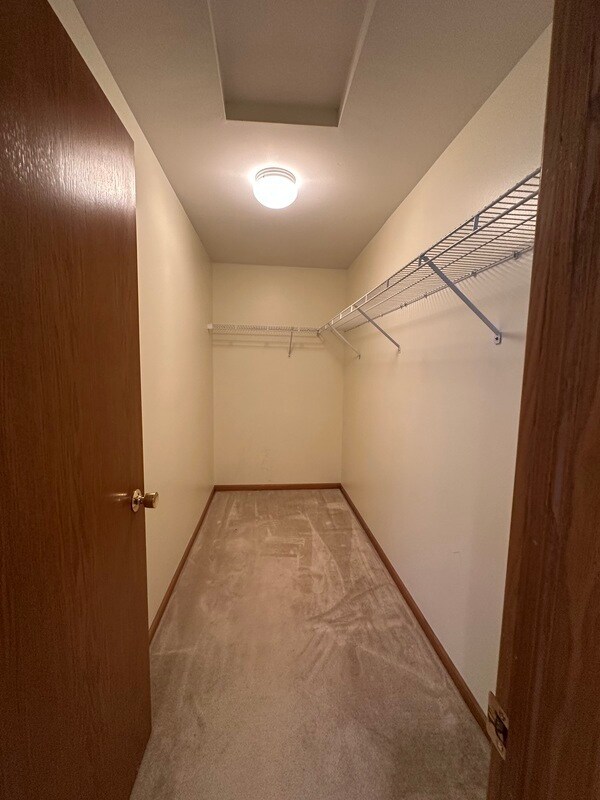 Building Photo - 6601 Creekside Dr NE