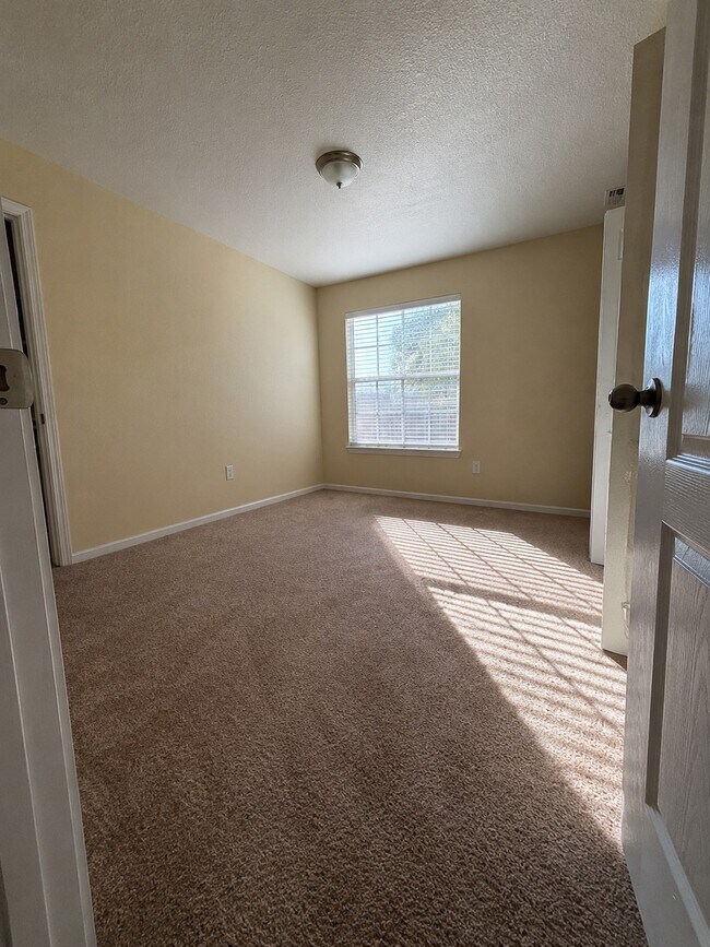 Building Photo - 15487 Camp Dubois Crescent