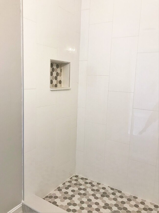 Building Photo - Holiday Heights