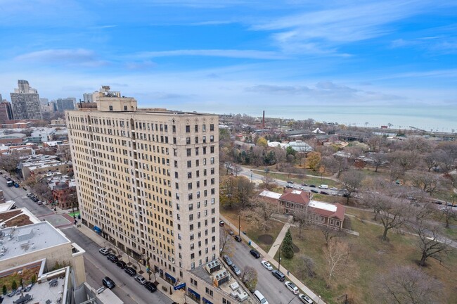 Building Photo - 2020 N Lincoln Park W