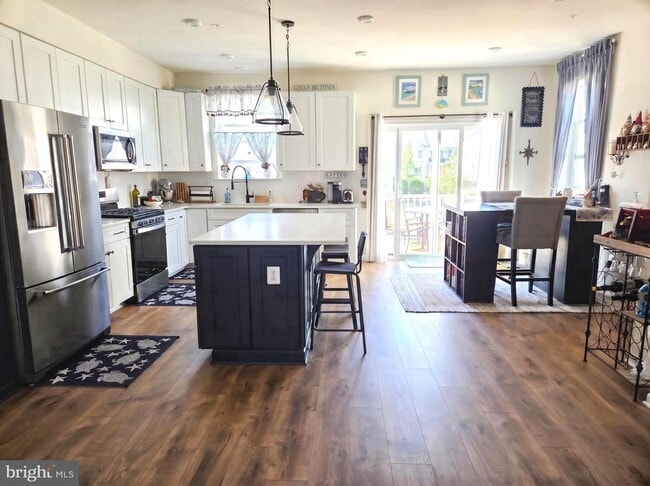 Building Photo - 301 Shipyard Dr