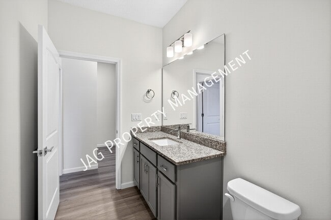 Building Photo - 813 Clifton Rd SE