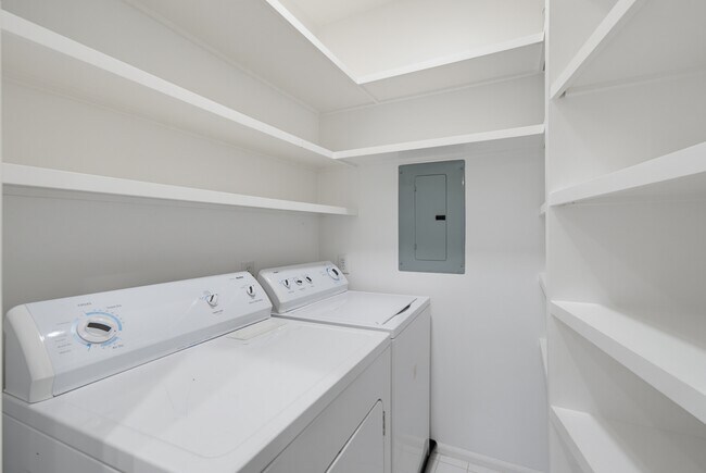Building Photo - 761 Bishops Park Dr