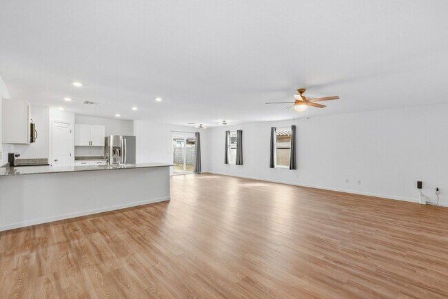Building Photo - 1796 W Laguna Dr