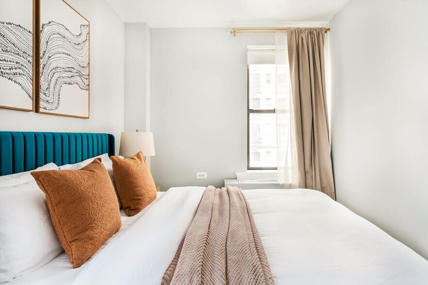 Building Photo - 234 W 73rd St