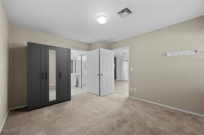 Building Photo - 4861 S Torrey Pines Dr