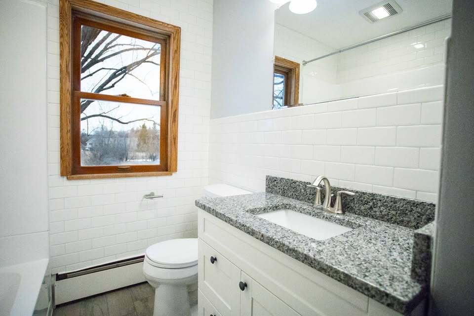 Building Photo - 2473 Lake Ave