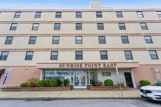 Building Photo - 830 Shore 2O