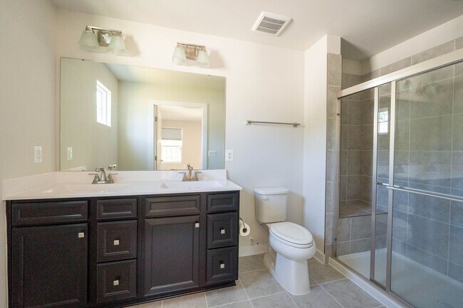 Building Photo - Wonderful Rental in Village Oaks Community