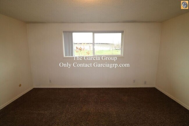 Building Photo - 581 Holmes Ln