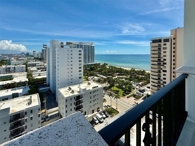 Building Photo - 6422 Collins Ave
