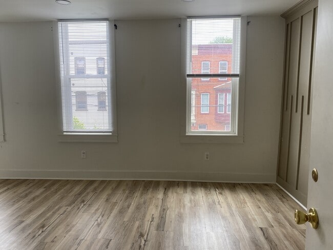 Building Photo - 11 E Walnut St