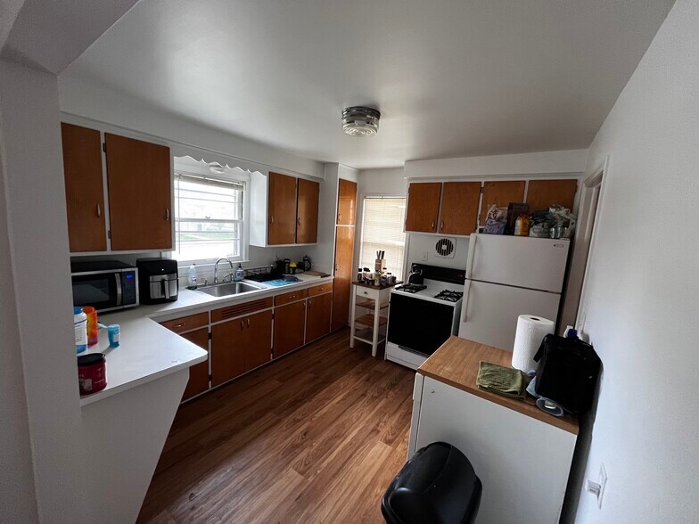 Kitchen - 329 E 5th St