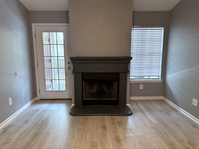 Building Photo - Gorgeous 2 bed/2 bath located in gated community!