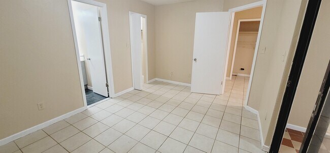 Building Photo - 5889 Cypress Cir