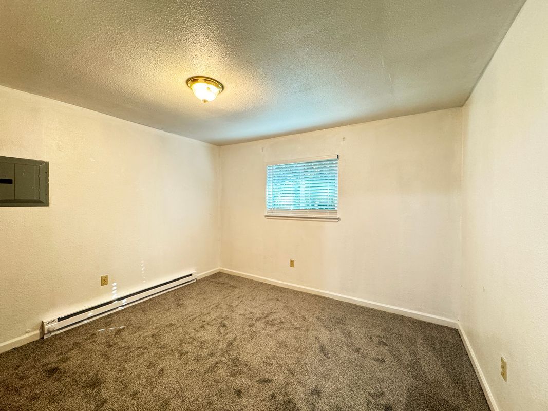 Building Photo - 2148 Primrose Dr