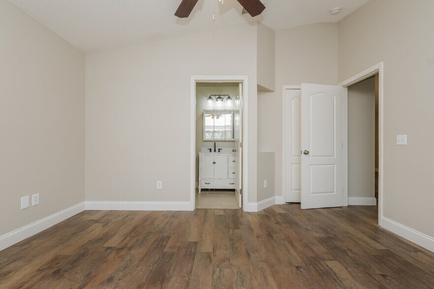 Building Photo - 10610 Navigation Dr