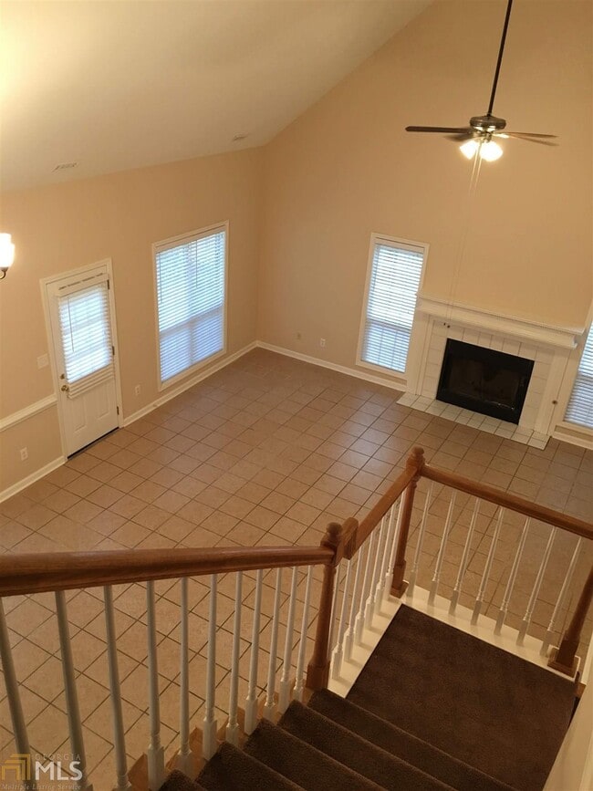 Building Photo - 111 Clarin Way