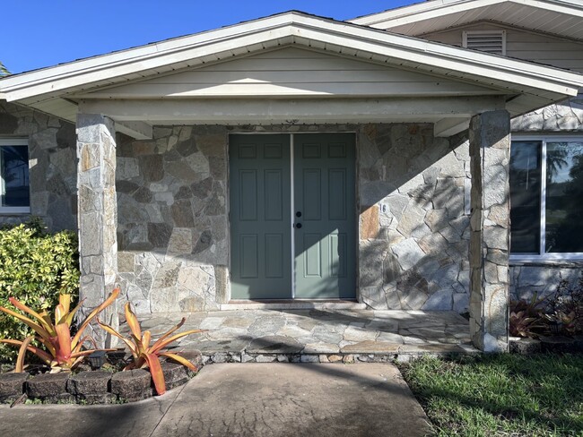 Building Photo - Coastal Living at its BEST