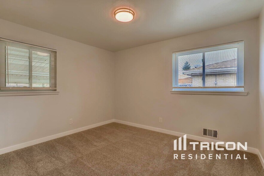 Building Photo - 3115 Xanadu St