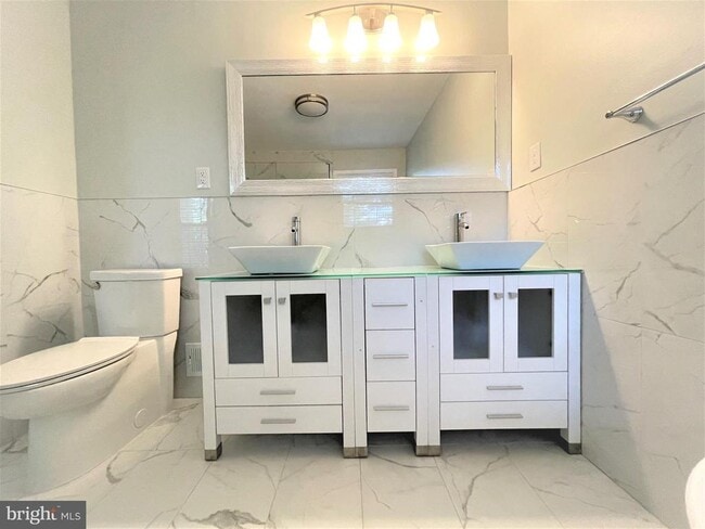 Building Photo - 16 Dorset Ct