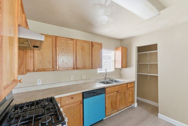 Building Photo - 2411 Leffingwell St