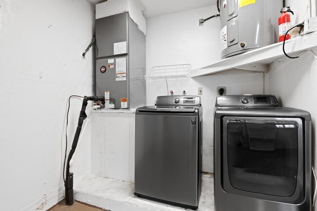 Building Photo - 313 SE 4th Terrace