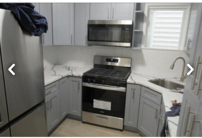 Building Photo - 442 Cedar St