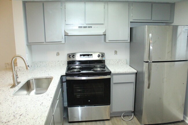 Building Photo - 1007 Windsong Cir