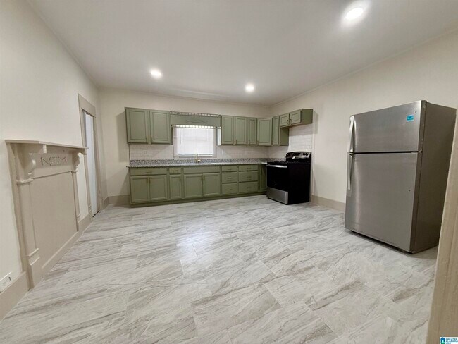 Building Photo - 1458 Hueytown Rd