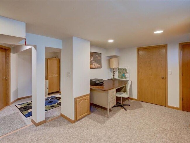 Building Photo - 201 N Owen Dr