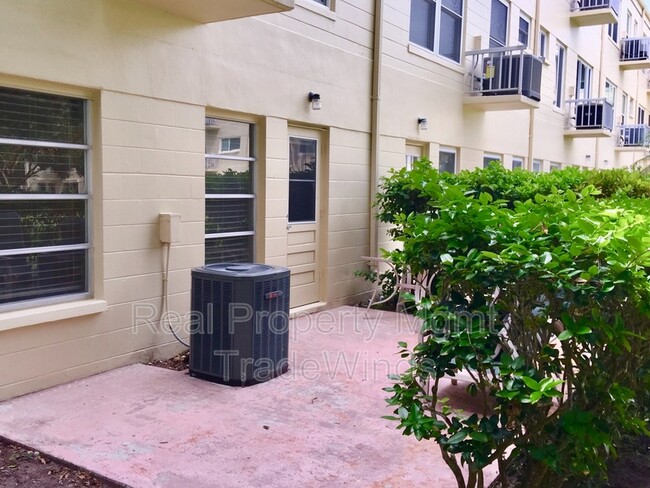 Building Photo - 2256 Spanish Dr