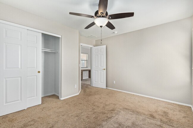 Building Photo - Gorgeous 3 bed/2 bath in Power Ranch!