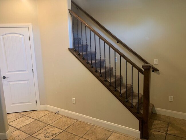 Building Photo - Gorgeous St. George Townhome