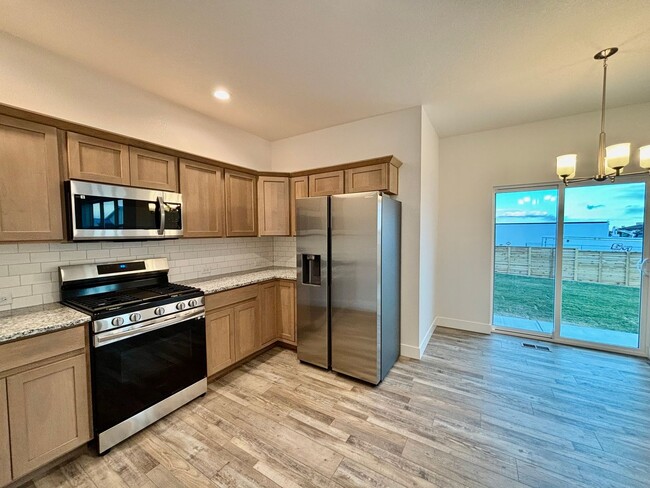 Building Photo - Newly Built 3-Bedroom, 2.5 Bathroom Home i...