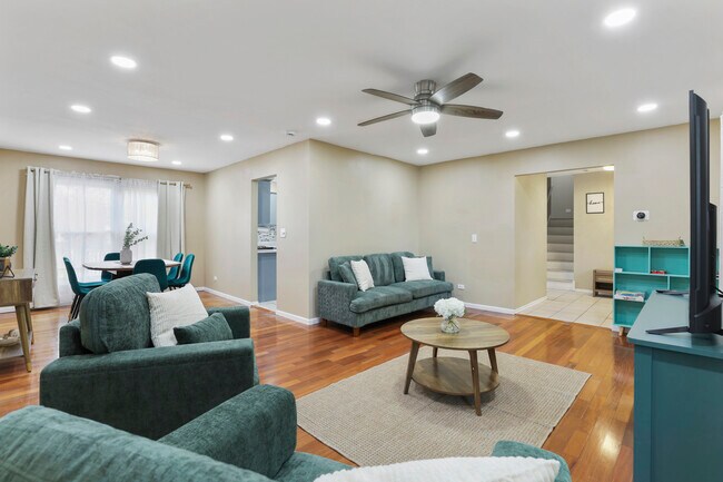 Building Photo - 1356 Larchmont Dr