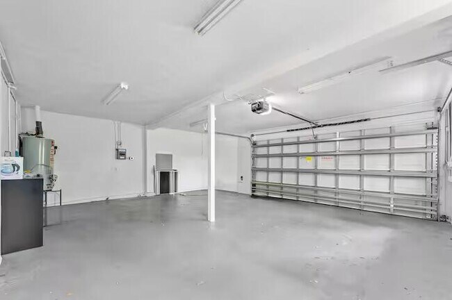 Building Photo - 2780 NE 16th St