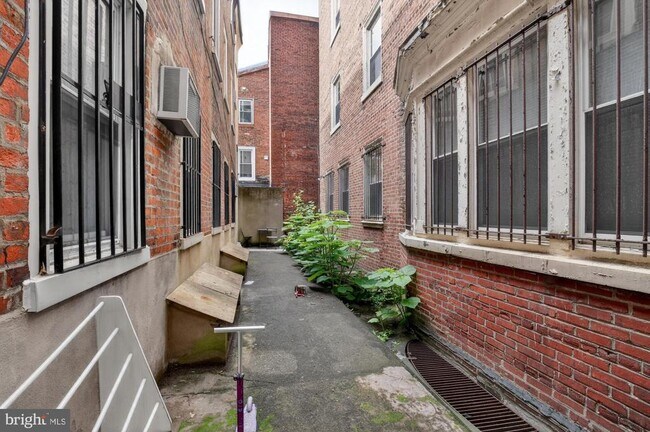 Building Photo - 1336 Lombard St