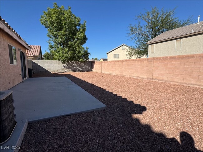 Building Photo - 5934 Gingham St