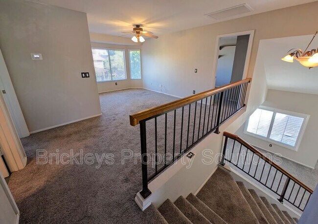 Building Photo - 2340 W Myrtle Dr