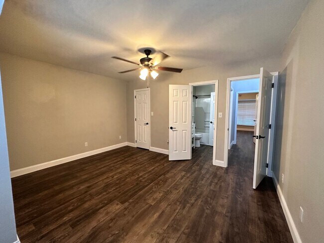 Building Photo - 2335 Brookview Ct