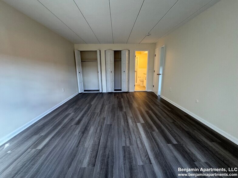 Building Photo - 51 Hill Rd