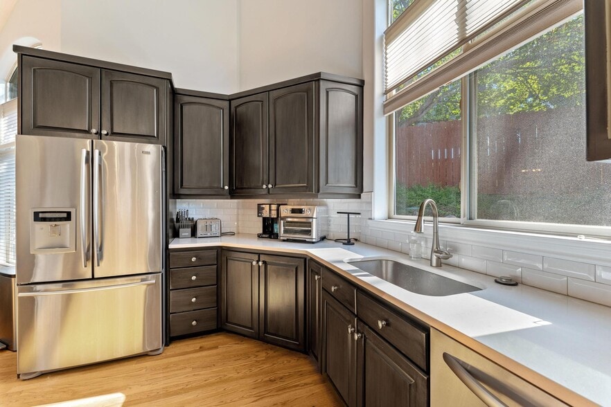 Building Photo - 2586 E 6710 S